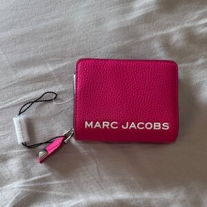 Marc Jacobs bold Fuchsia compact Leather Wallet